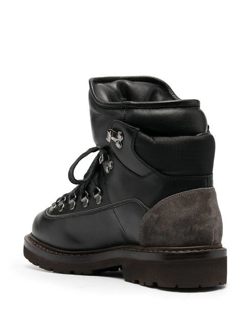 botas de senderismo gruesas